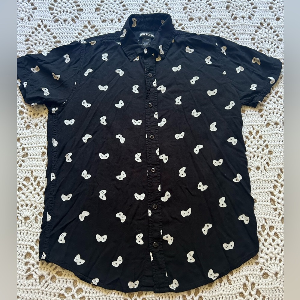 Hot Topic Video Game Controller Woven Button-Up Shirt Black White Size medium